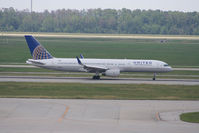 N17122 @ KIAH - UAL B752 lands 8R. - by Darryl Roach