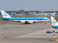 PH-BFE @ EHAM - AMS - by Ferenc Kolos