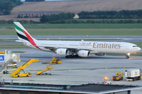 A6-ERA @ VIE - Emirates - by Chris Jilli