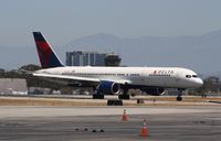 N6703D @ KSNA - Boeing 757-200