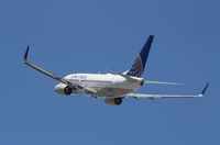 N38727 @ KSNA - Boeing 737-700