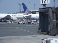 N69059 @ EWR - United 767-400er - by christian maurer