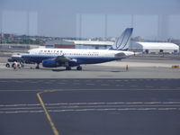 N812UA @ EWR - a319-131 - by christian maurer