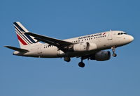 F-GUGI @ EDDF - Short Final 25L