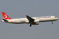TC-JRU @ VIE - Turkish Airlines