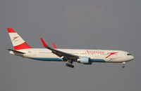 OE-LAW @ LOWW - Ausrian Airlines Boeing 767 note this strange colour stripes - by Thomas Ranner