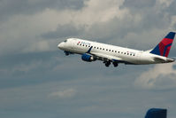 N213JQ @ DCA - EMB 170 taking off at Reagan National