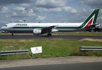 I-BIXA @ LFPG - When adding the A321 to its fleet, Italy's most famous plazzas were called at their turns to the rescue in naming the aircrafts. First to come in 1994, Xray-Alpha is Plazza del Duomo - Milano.
