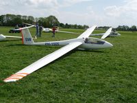 PH-1505 - LS4 ready for takeoff - by Rob