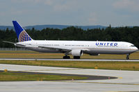 N76054 @ FRA - United - by Chris Jilli
