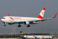 OE-LAT @ VIE - Austrian Airlines - by Chris Jilli