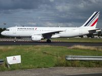 F-HEPC @ LFPG - leased by AerVenture.