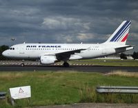 F-GRHP @ LFPG - Hotel-Papa is configurated in single class economy seating 142. - by Alain Durand