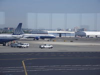 N523UA @ EWR - 757-222 - by christian maurer