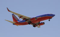 N910WN @ KLAX - Arriving at LAX on 24R - by Todd Royer