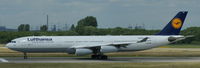 D-AIGV @ EDDL - Lufthansa, on RWY 23L for departure at Düsseldorf Int´l (EDDL) - by A. Gendorf