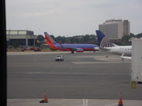 N484WN @ EWR - 737-700 - by christian maurer