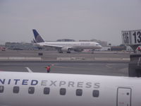 N33132 @ EWR - boeing 757 - by christian maurer