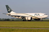 AP-BDZ @ EHAM - PIA - by Martin Nimmervoll