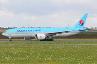 HL8252 @ LOWW - Korean Air Cargo