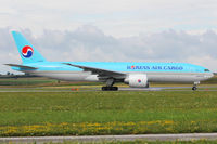 HL8252 @ LOWW - Korean Air Cargo