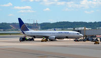 N37277 @ KDCA - DCA, VA - by Ronald Barker