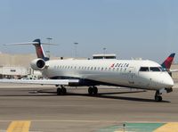 N804SK @ KLAX - Up close with a CRJ - by Jonathan Ma