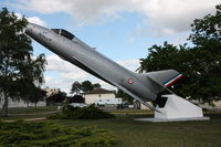 87 @ LFBM - on pole at Mont de Marsan AB - by B777juju