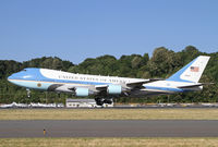 82-8000 @ BFI - President Obama landing at BFI on another fundraising visit, the sixth of 2012 so far!! - by Duncan Kirk