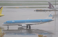 PH-EZW @ LOWW - KLM Embraer 190 - by Thomas Ranner