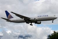 N644UA @ LSGG - Landing in 03 - by micka2b