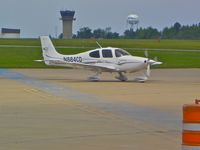 N884CD @ YNG - Taxiing to place at Youngstown-Warren Regional Airport - by Murat Tanyel