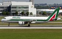 EI-DSP @ EDDM - decelerating after touchdown - by Friedrich Becker