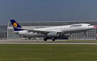 D-AIKQ @ EDDM - moments prior touchdown - by Friedrich Becker