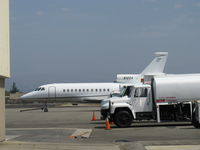 N122A @ OXR - 1990 Dassault Aviation MYSTERE FALCON 900, three Garrett AiResearch TFE731-5AR-1C Turbofans 4,500 lb st each. Max cruise 500 kt., 575 mph. Economical cruise-Mach 0.75 - by Doug Robertson
