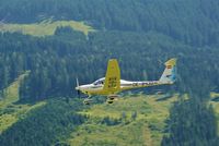 OE-9430 @ LOWZ - The last descending of this Diamond before the landing flare of runway 08. The speed is not the lowest, because he has to be fast. The next gliders are waiting to be launced. - by Jorrit de Bruin