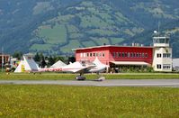 OE-9495 @ LOWZ - The pure red-white Austrian Diamond is high-speed lining up runway 08 at Zell am See Flugplatz, to depart quickly.