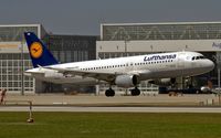 D-AIPB @ EDDM - moments prior touchdown - by Friedrich Becker