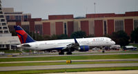 N712TW @ KATL - Atlanta - by Ronald Barker