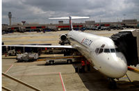 N985DL @ KATL - Atlanta - by Ronald Barker