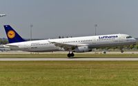 D-AIRL @ EDDM - moments prior touchdown - by Friedrich Becker