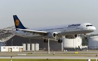 D-AIDD @ EDDM - moments prior touchdown - by Friedrich Becker