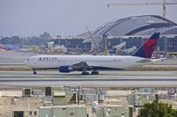 N124DE @ KLAX - Delta Airlines Boeing 767