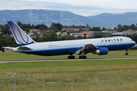N659UA @ LSGG - Landing in 23 - by micka2b
