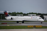 N905DE @ KSRQ - Delta Flight 1678 (N905DE) arrives at Sarasota-Bradenton International Airport following a flight from Hartsfield-Jackson International Airport - by Jim Donten