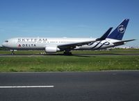N175DZ @ LFPG - C/N 740 was delivered new to DL in 1999 and gained her Skyteam dress in 2010. Winglets came next in January 2012. - by Alain Durand