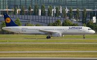 D-AIDM @ EDDM - taxying to the active - by Friedrich Becker