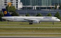 D-AIRH @ EDDM - taxying to the active - by Friedrich Becker