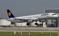 D-AIRL @ EDDM - moments prior touchdown - by Friedrich Becker