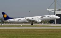 D-AEBC @ EDDM - moments prior touchdown - by Friedrich Becker